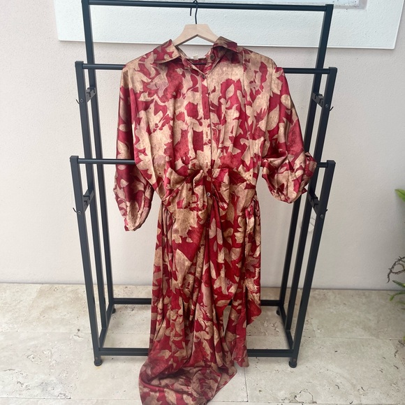 Vici entro size small red and tan ruched dress with tie. - Picture 4 of 4